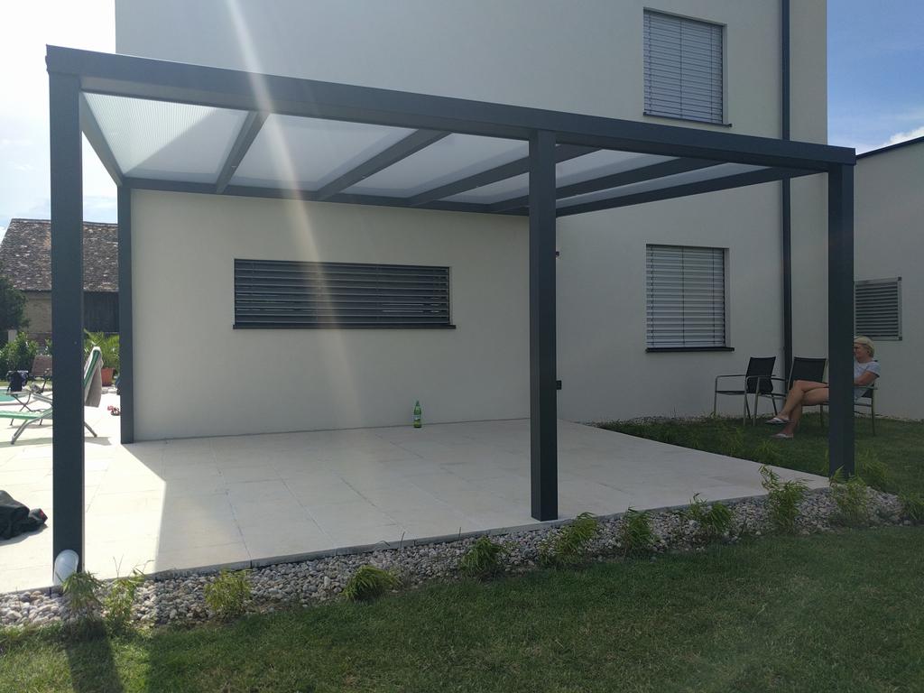 Terrassendach Anthrazit mit Heatstopeindeckung