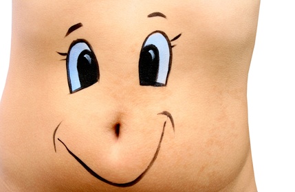 bauch brust po kann auch bei Frauen haarig sein, muss aber nicht haarig bleiben